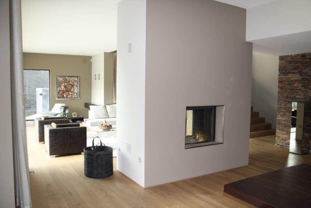 200 qm großes Interieur in Vaals, stilvoll ausgelegt mit gealterten Eichendielen in Grau-Braun, Breite 240 mm.